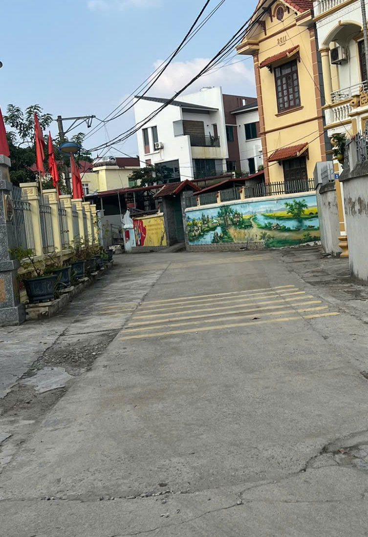 BÁN ĐẤT TẶNG NHÀ - THƯỢNG CÁT – MẶT NGÕ, THÔNG  Ô TÔ 7 CHỖ QUA NHÀ.